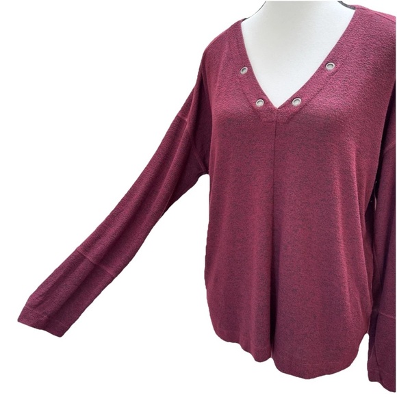 RAILS Leigh Port V-Neck Long Sleeve Top Shirt Size M Burgundy Maroon Grommets - Picture 3 of 9